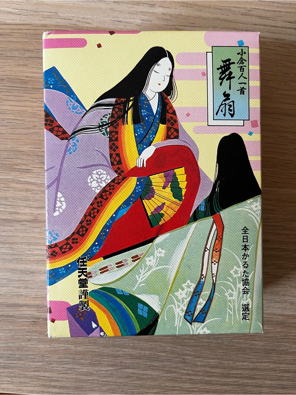 Nintendo 410136 Hyakunin Isshu Maiogi is a traditional Japanese card game